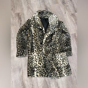 Gorgeous leopard print faux fur jacket